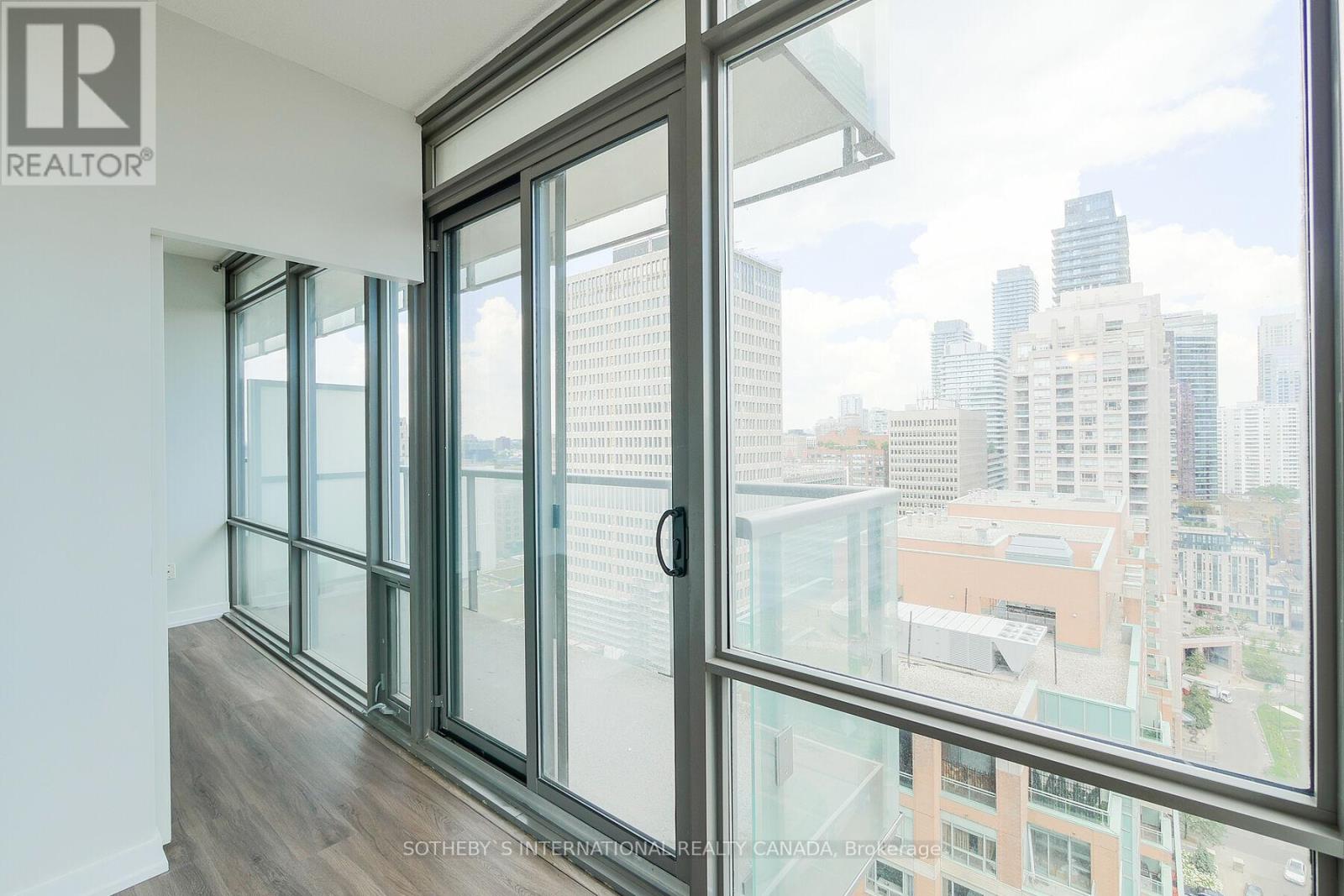 2107 - 37 Grosvenor Street Property Photo 17