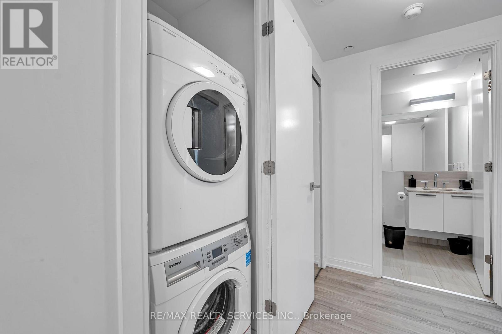 711 - 50 Charles Street E Property Photo 14