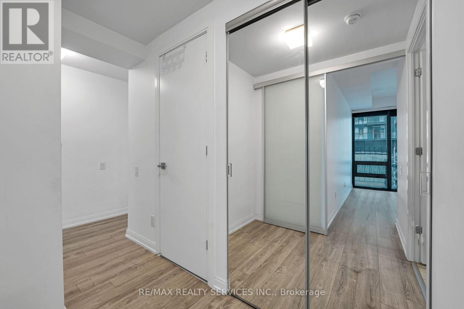 711 - 50 Charles Street E Property Photo 15