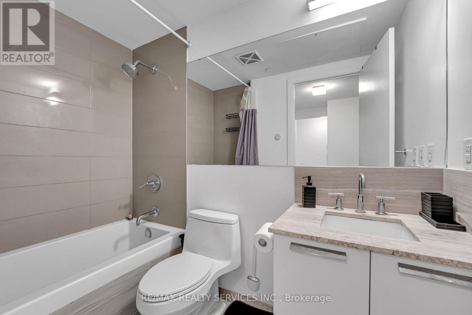 711 - 50 Charles Street E Property Photo 16