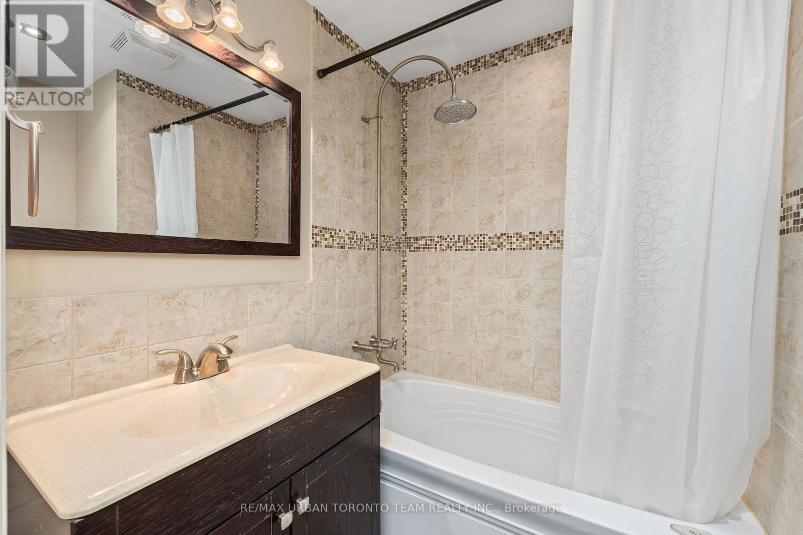 18 Draper Street Property Photo 30