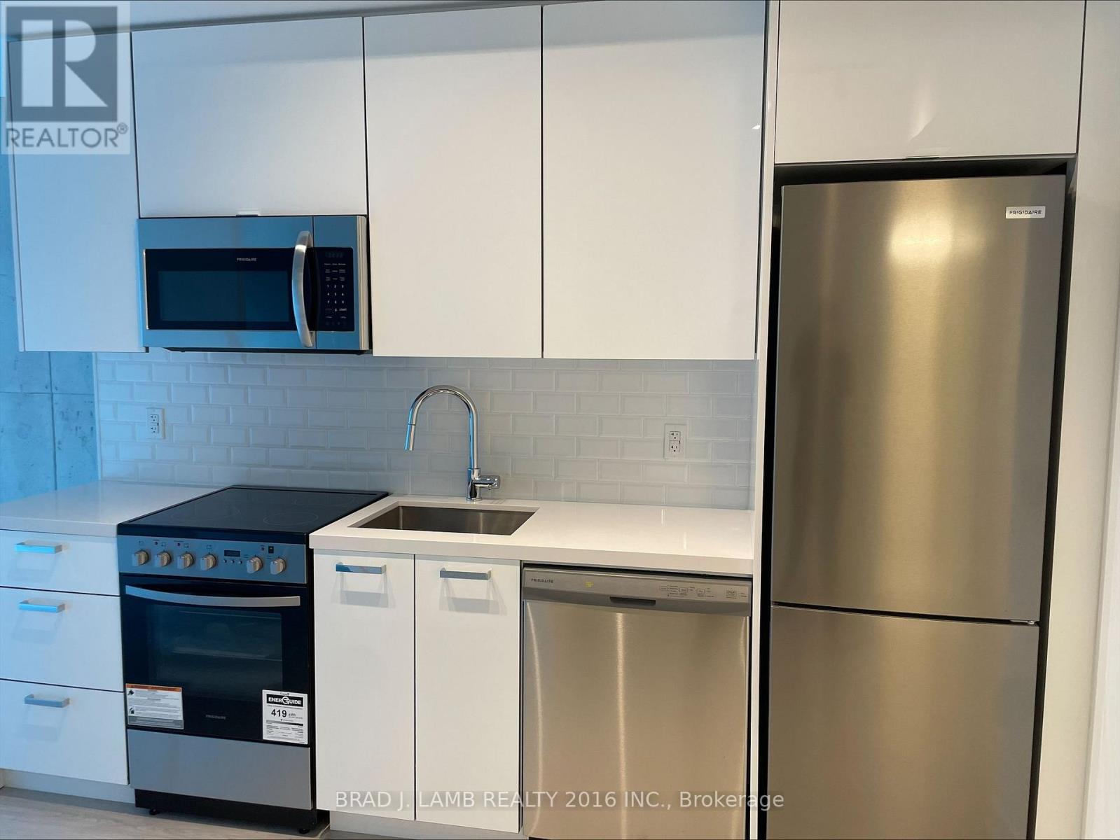 1601 - 284 King Street E Property Photo 2