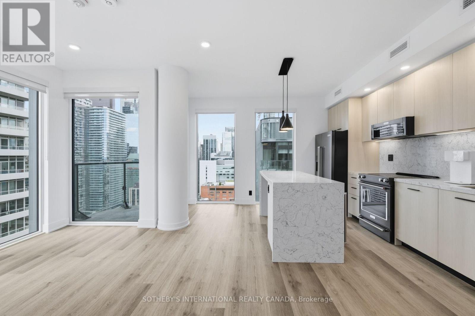 E2909 - 30 Mutual Street Property Photo 1