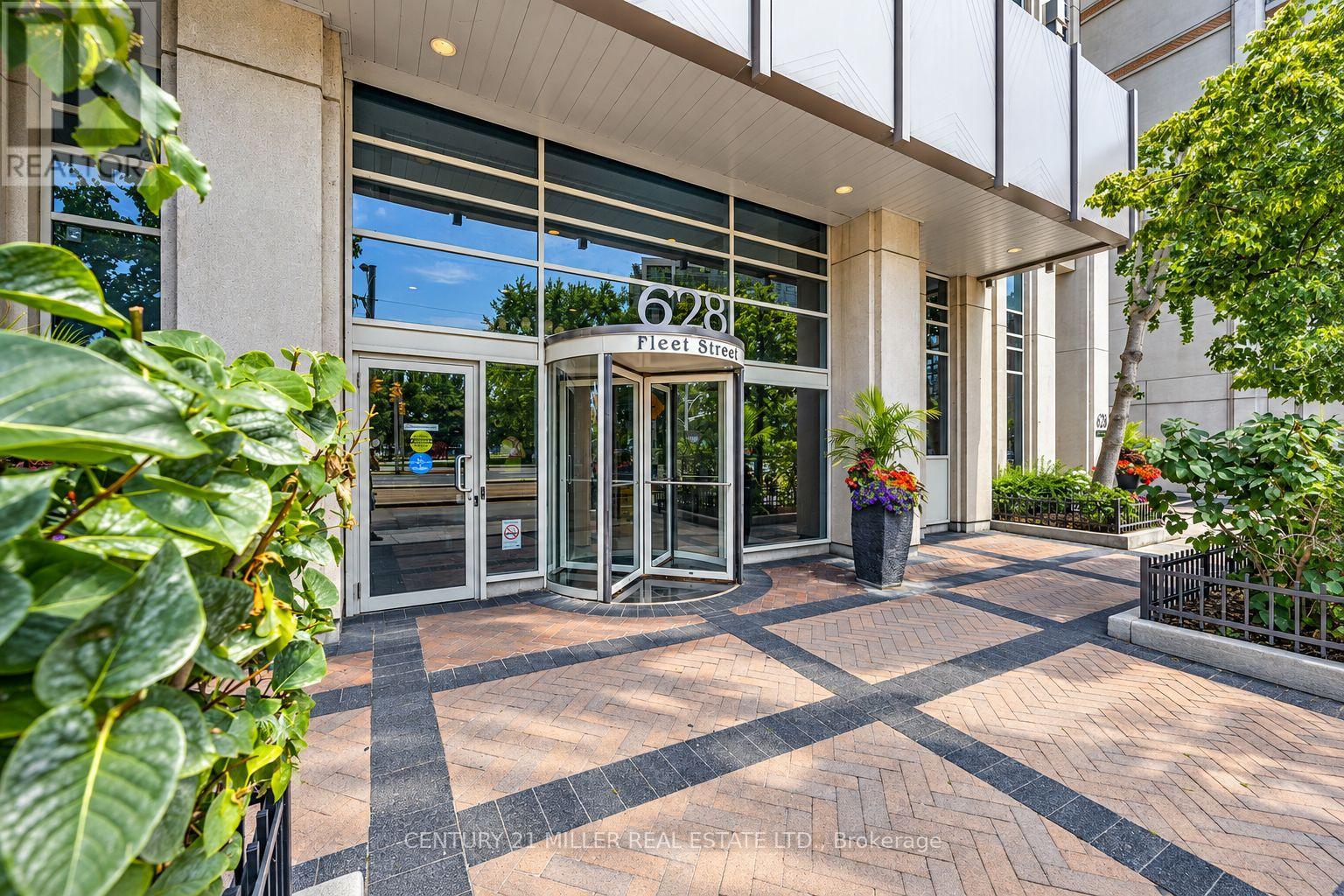 2403 - 628 Fleet Street Property Photo 2
