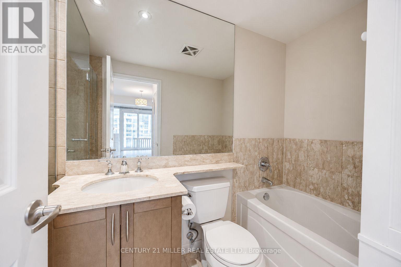 2403 - 628 Fleet Street Property Photo 7
