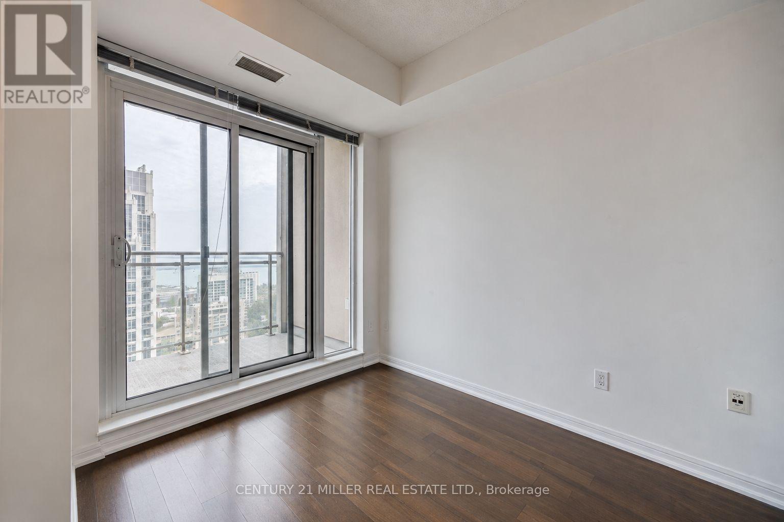 2403 - 628 Fleet Street Property Photo 8