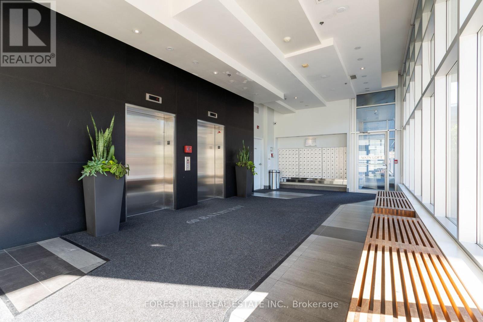 415 - 60 Bathurst Street Property Photo 2