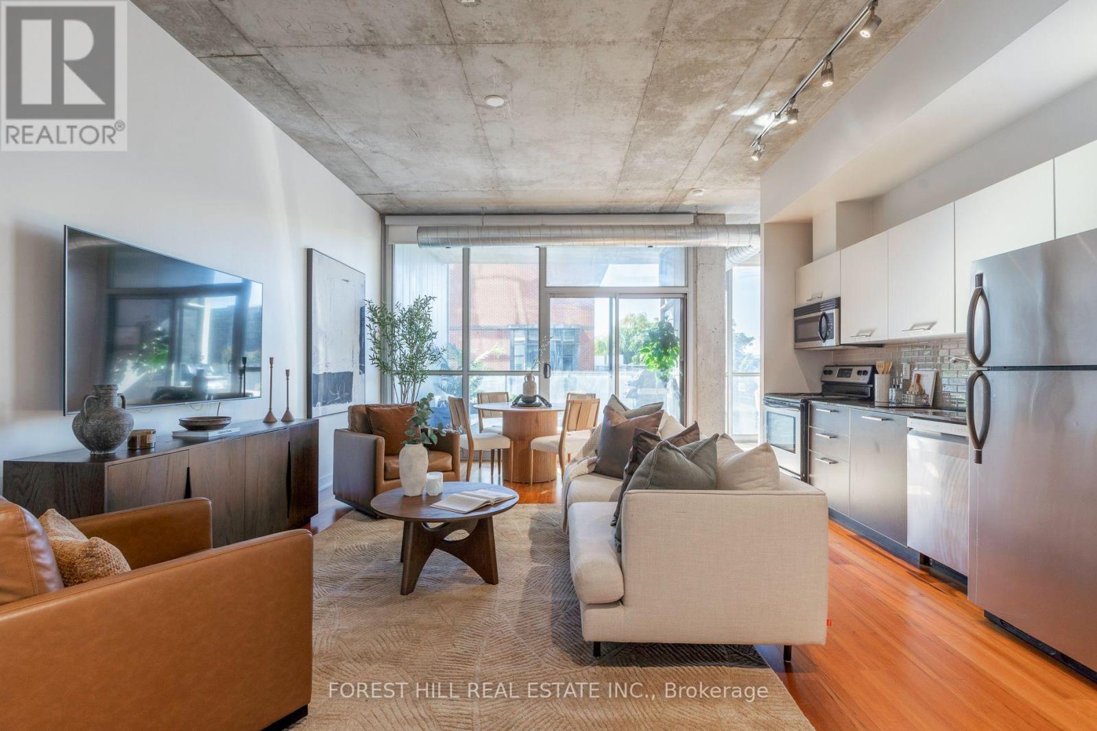 415 - 60 Bathurst Street Property Photo 4