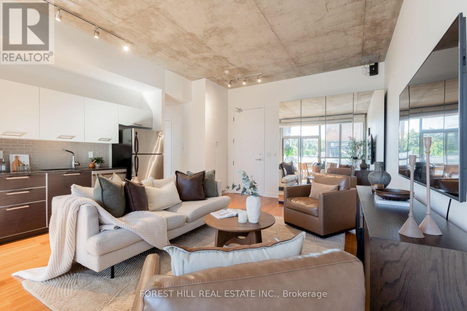 415 - 60 Bathurst Street Property Photo 5