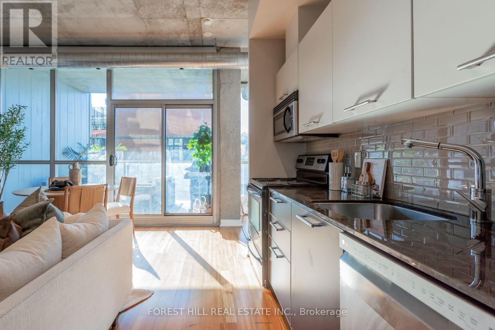 415 - 60 Bathurst Street Property Photo 6