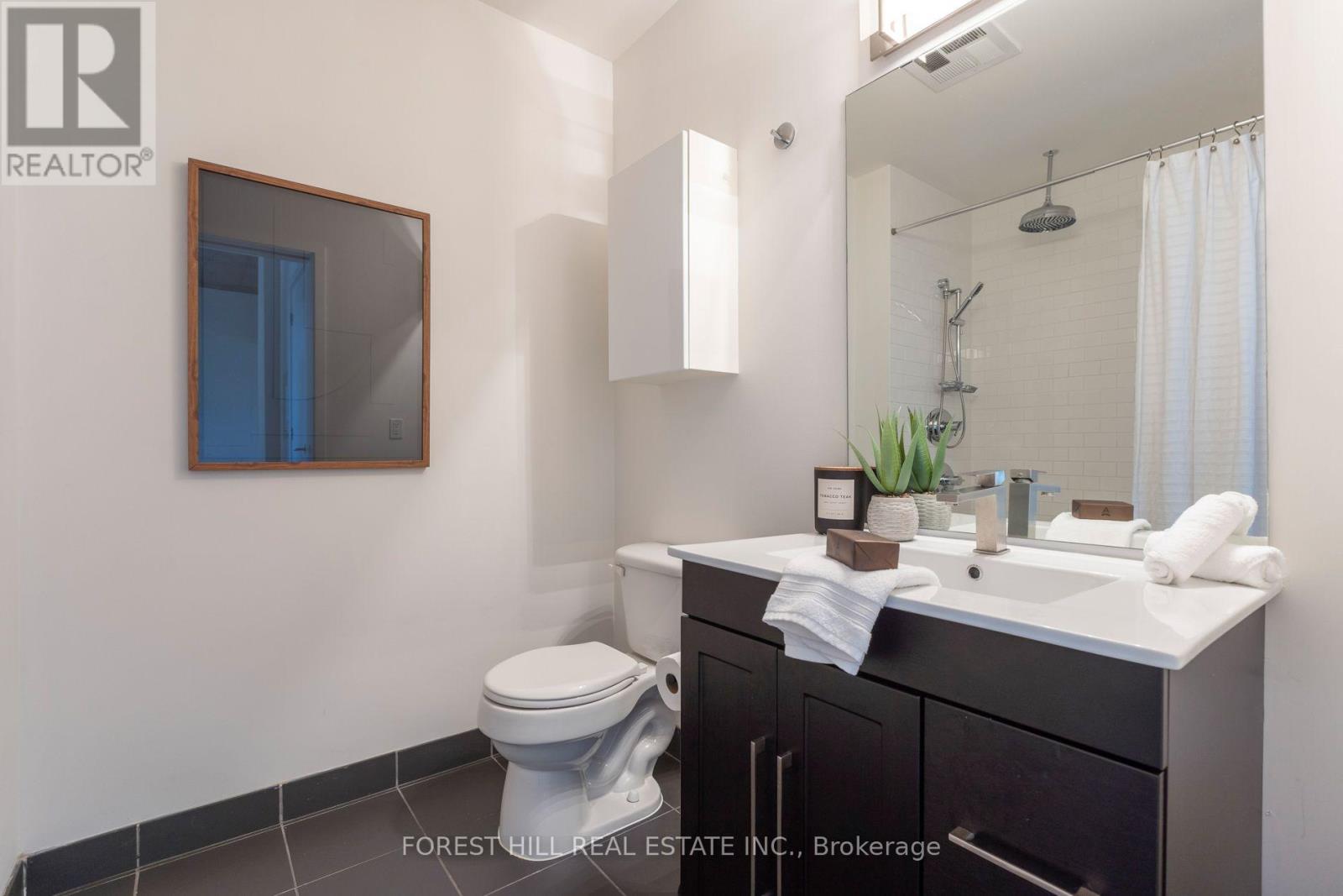415 - 60 Bathurst Street Property Photo 15
