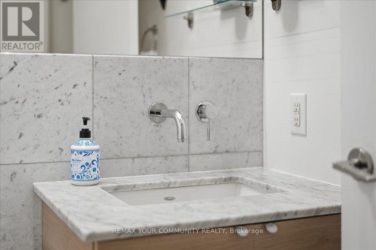 227 - 380 Macpherson Avenue Property Photo 7