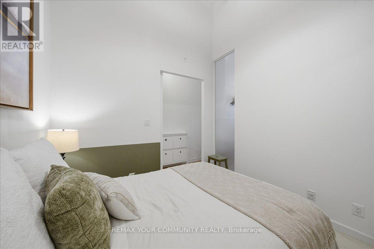 227 - 380 Macpherson Avenue Property Photo 13