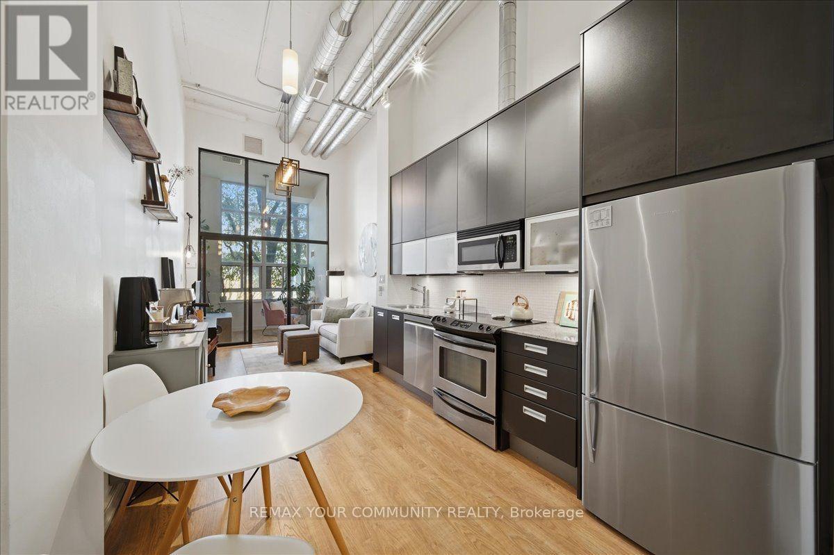 227 - 380 Macpherson Avenue Property Photo 15