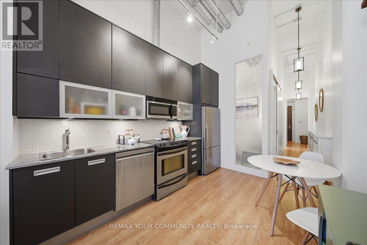 227 - 380 Macpherson Avenue Property Photo 17