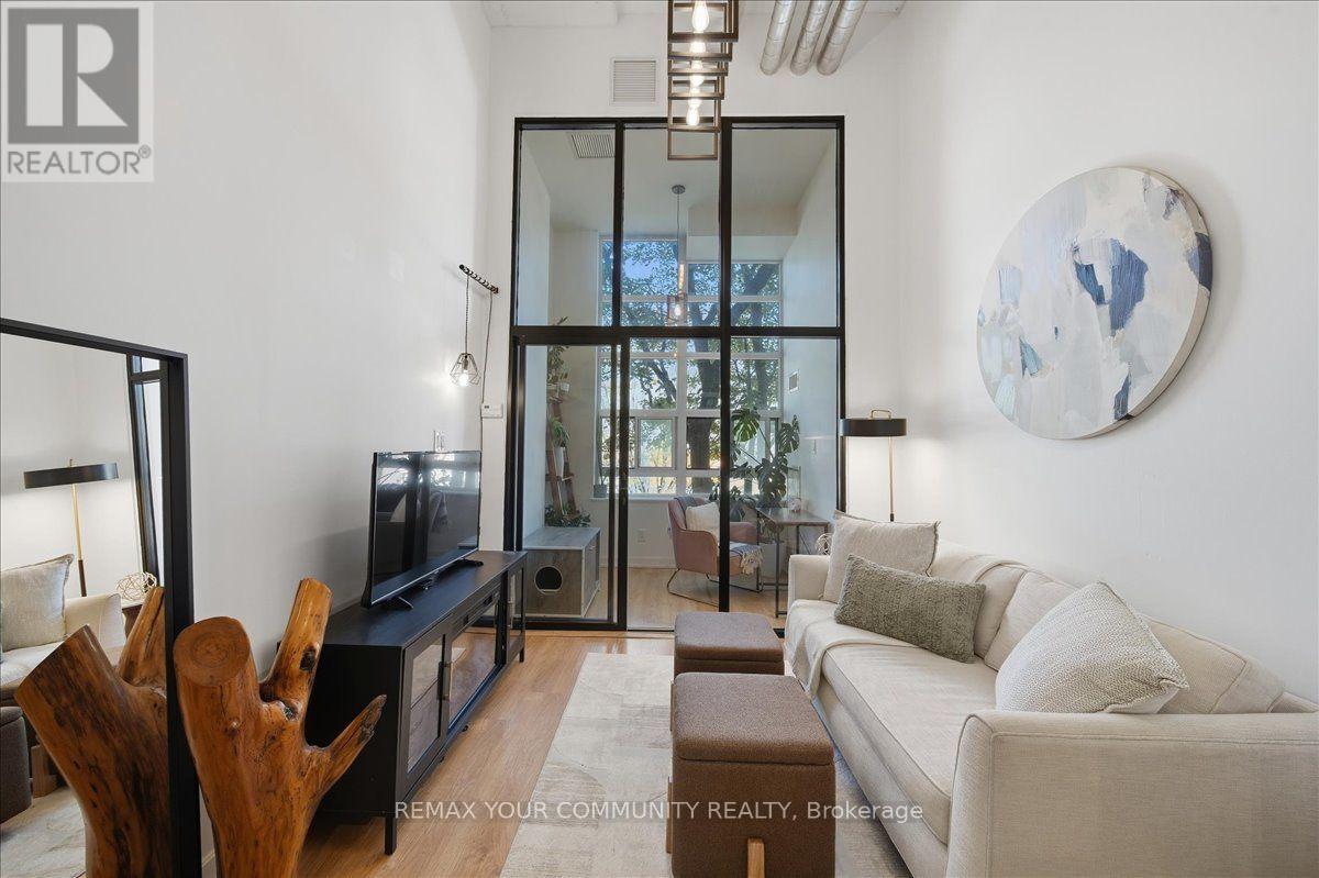 227 - 380 Macpherson Avenue Property Photo 18