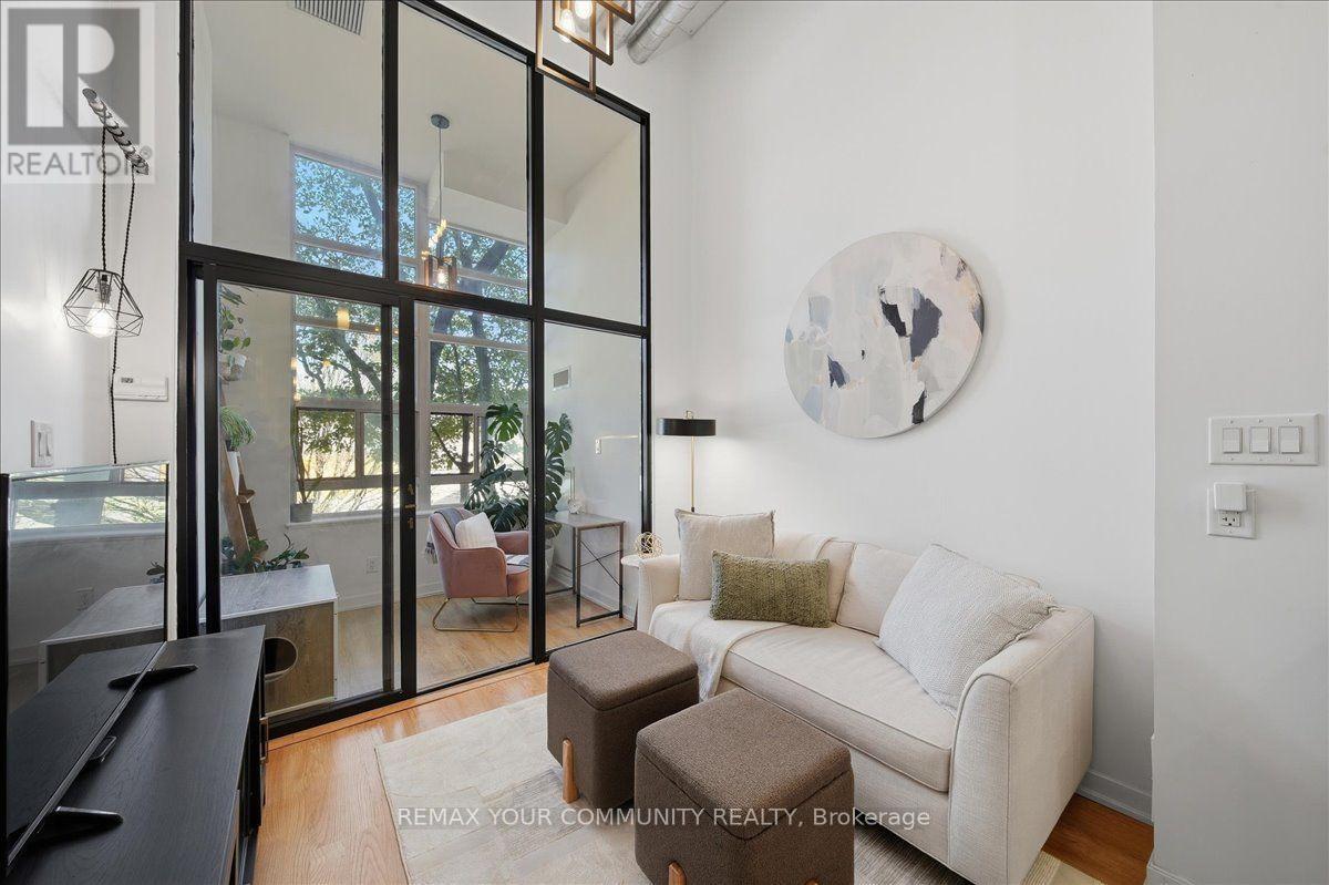 227 - 380 Macpherson Avenue Property Photo 19