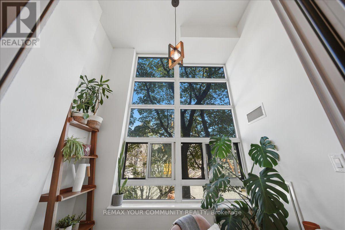 227 - 380 Macpherson Avenue Property Photo 23