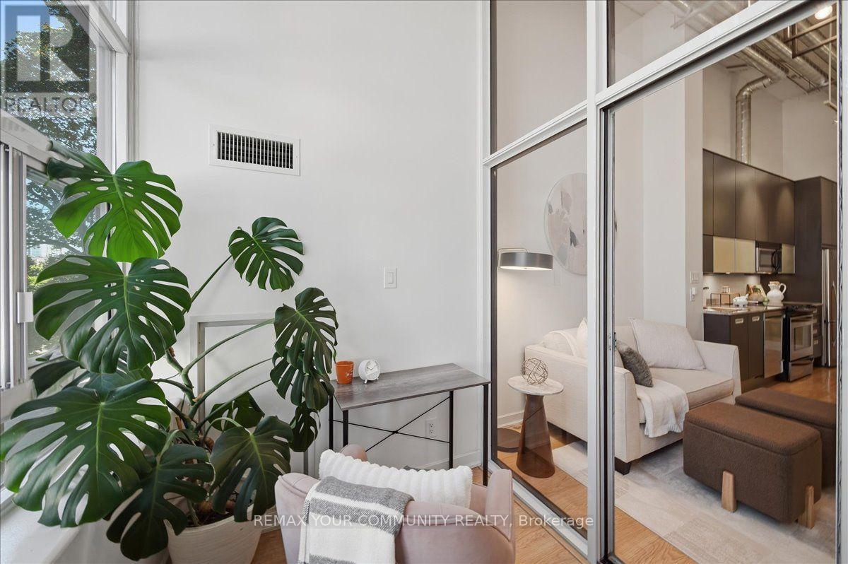 227 - 380 Macpherson Avenue Property Photo 25