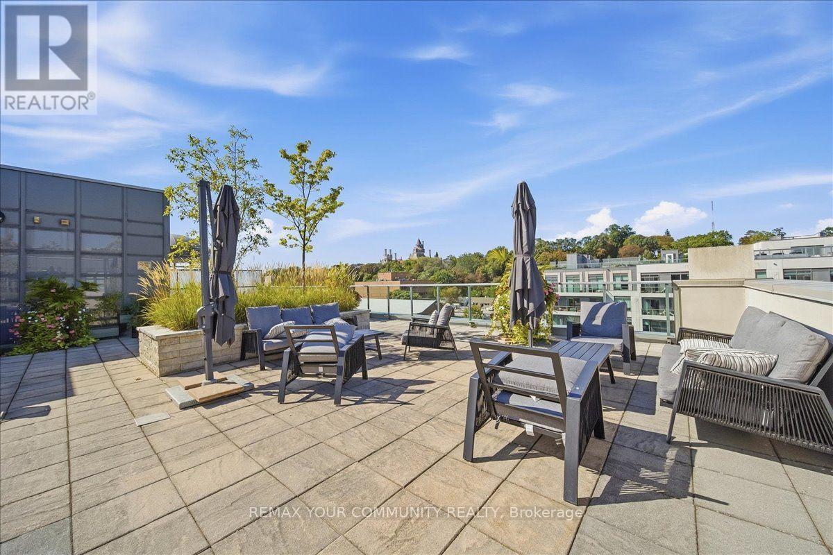 227 - 380 Macpherson Avenue Property Photo 26