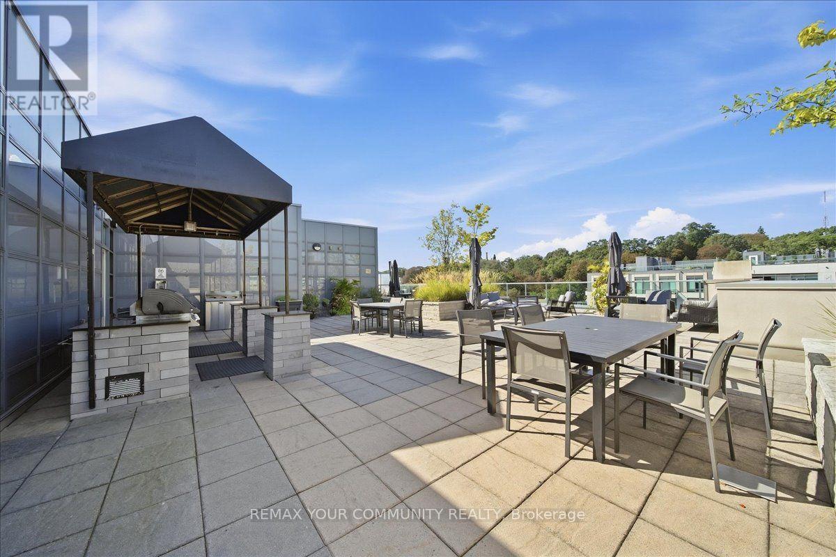 227 - 380 Macpherson Avenue Property Photo 27