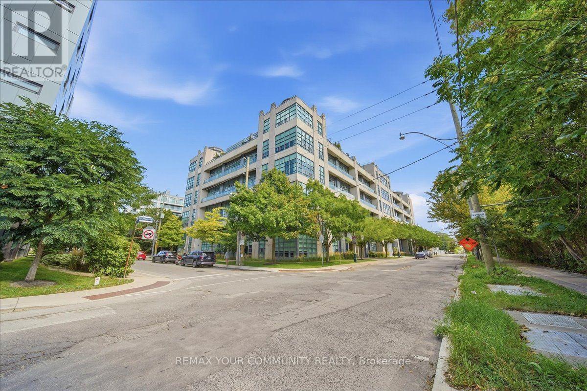 227 - 380 Macpherson Avenue Property Photo 29