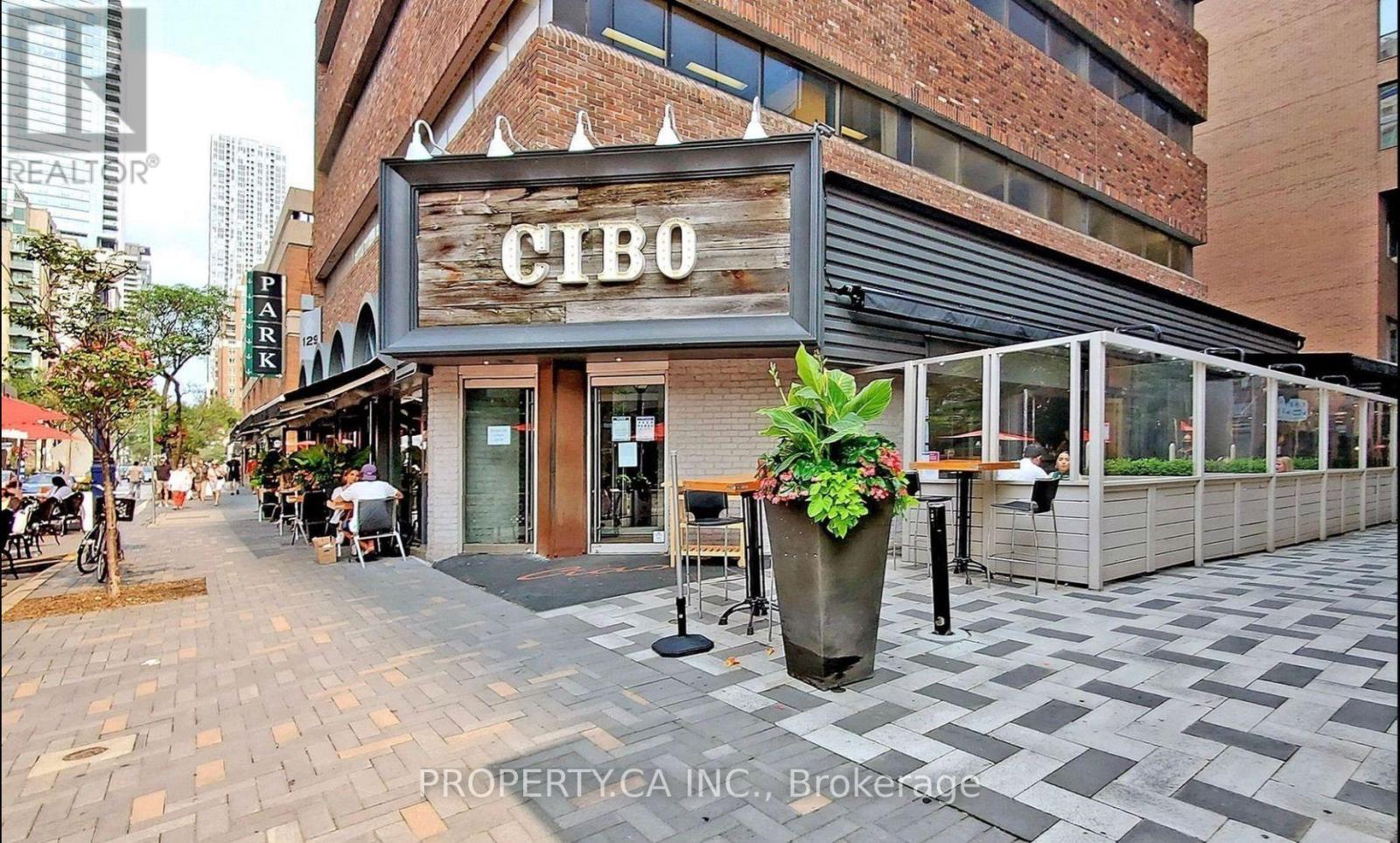 2401 - 155 Yorkville Avenue Property Photo 13