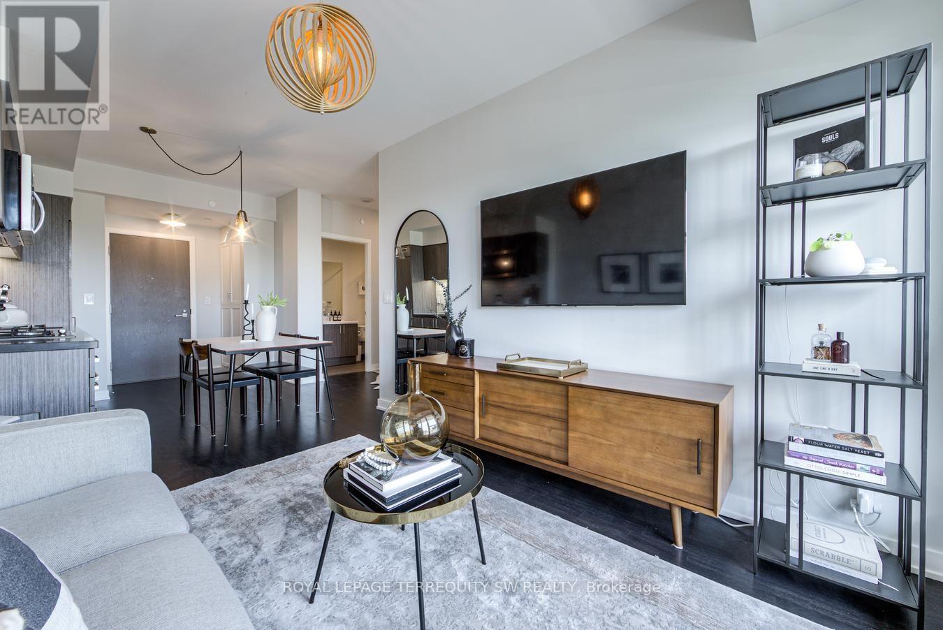 510 - 501 St. Clair Avenue W Property Photo 6