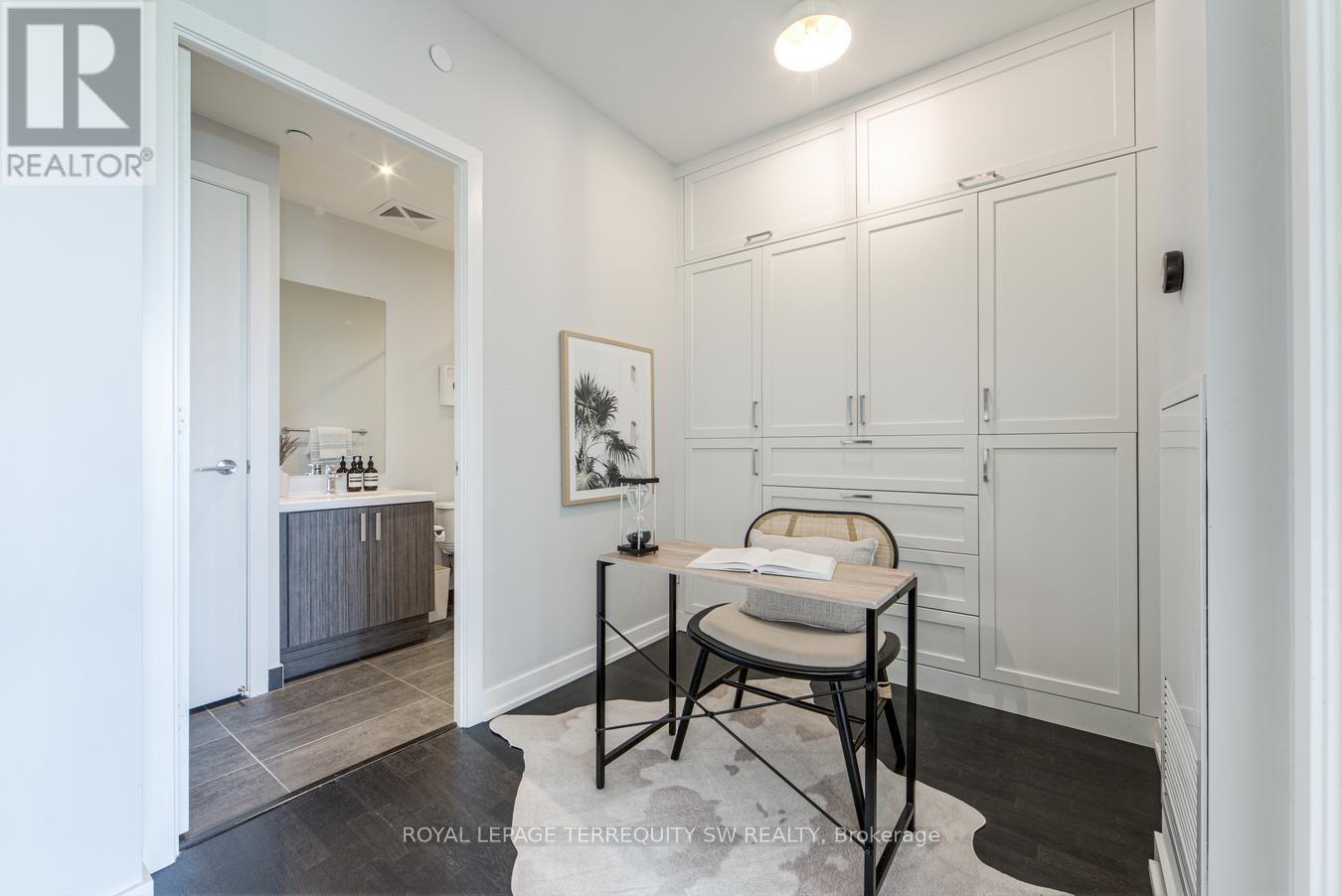 510 - 501 St. Clair Avenue W Property Photo 7