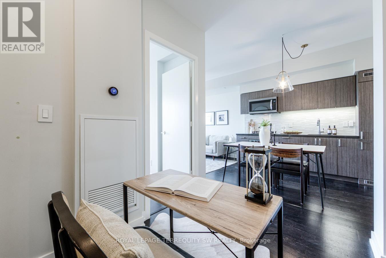 510 - 501 St. Clair Avenue W Property Photo 9