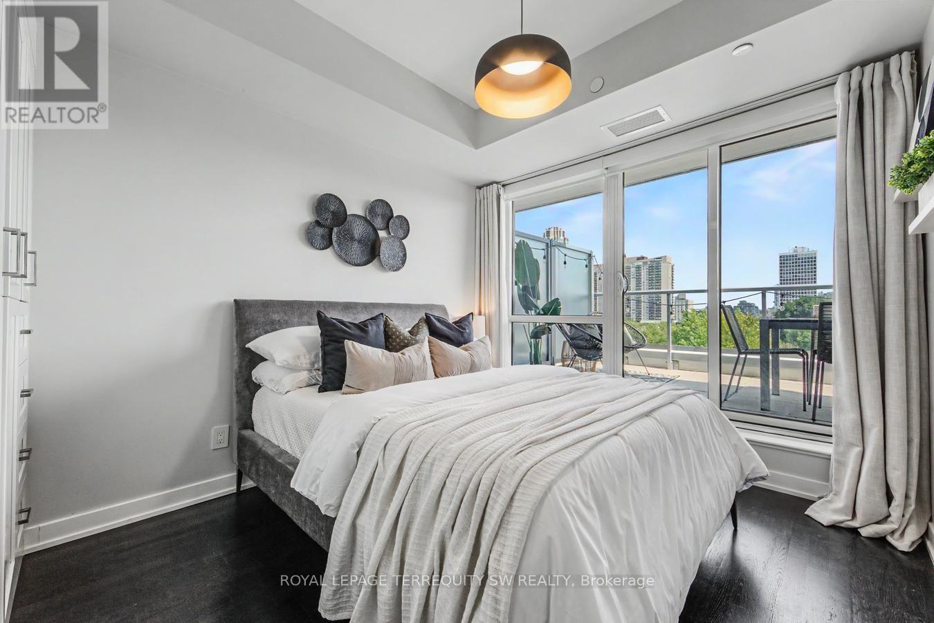 510 - 501 St. Clair Avenue W Property Photo 10