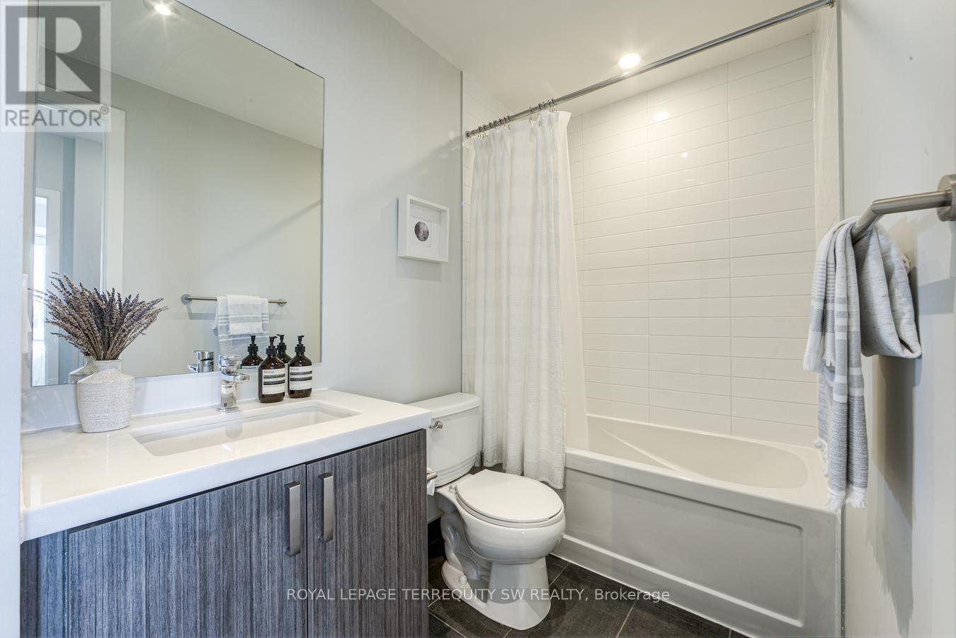 510 - 501 St. Clair Avenue W Property Photo 12