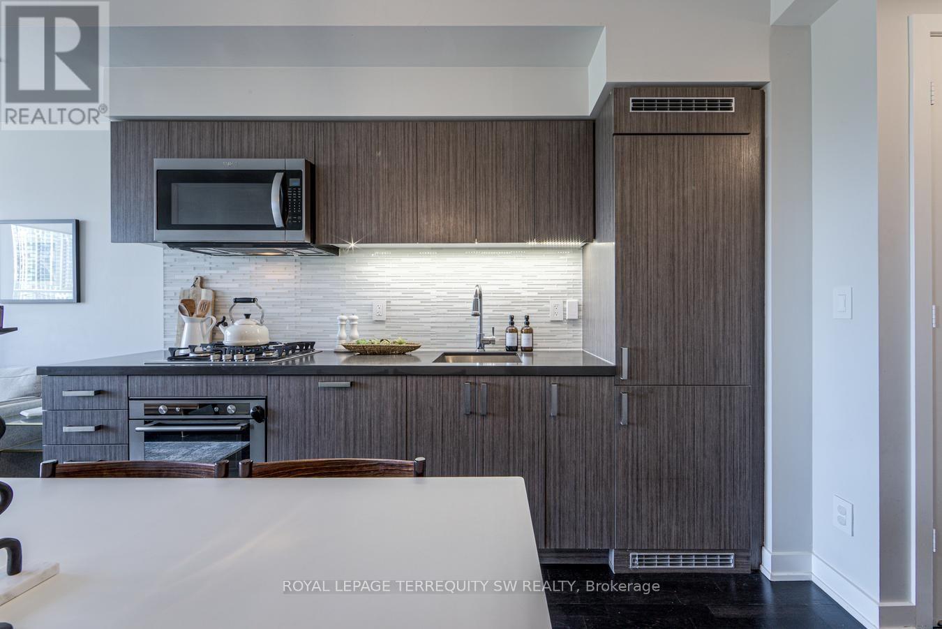 510 - 501 St. Clair Avenue W Property Photo 25