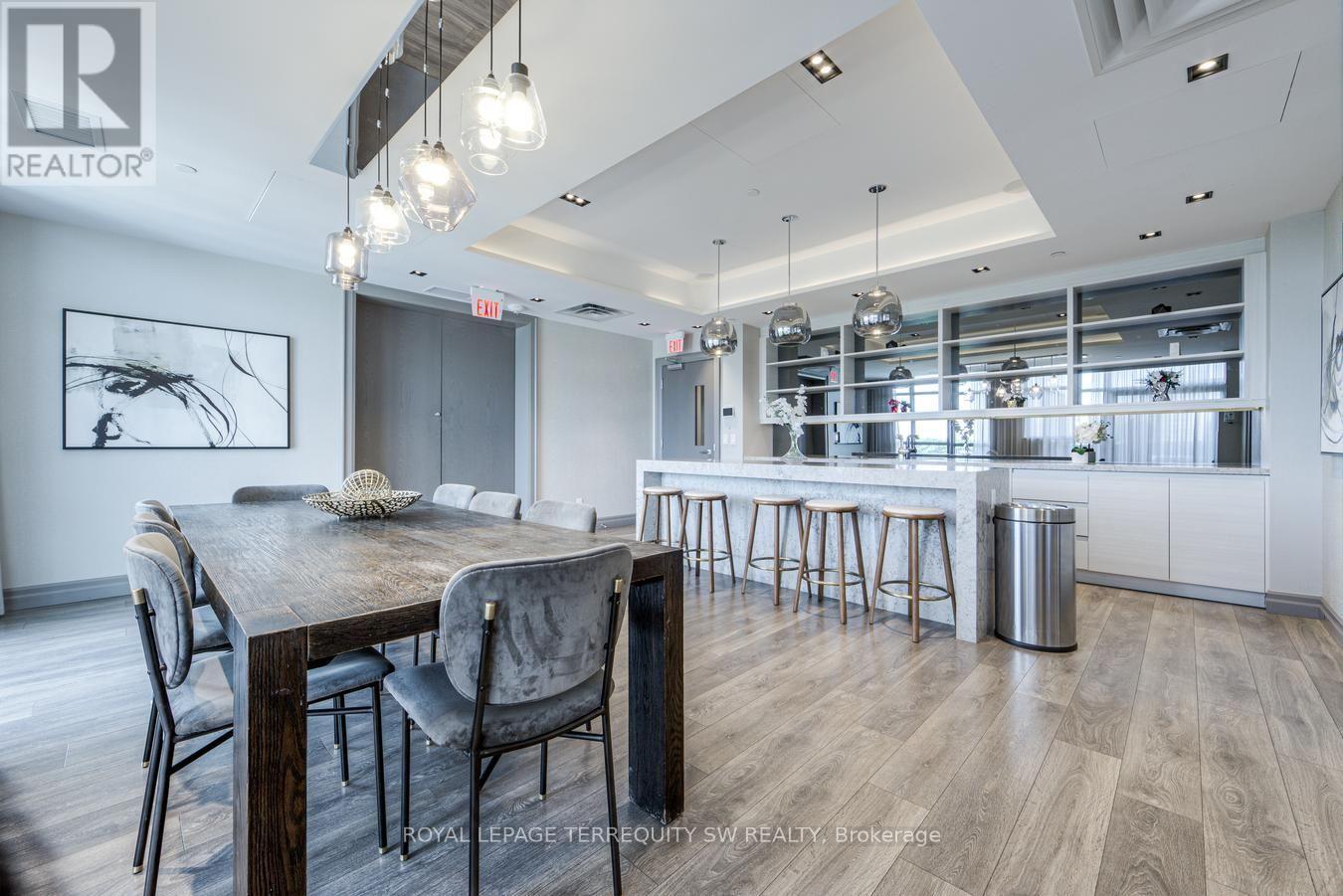 510 - 501 St. Clair Avenue W Property Photo 38