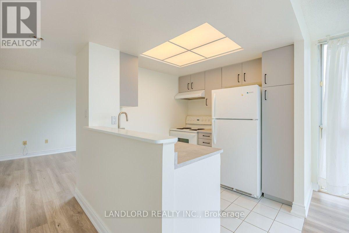 2504 - 5 Concorde Place Property Photo 8