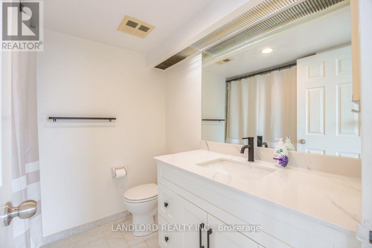 2504 - 5 Concorde Place Property Photo 17