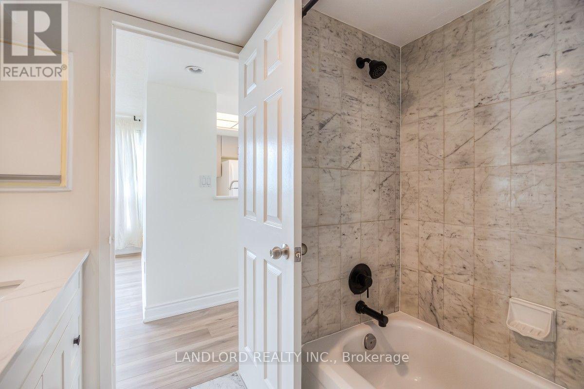 2504 - 5 Concorde Place Property Photo 18