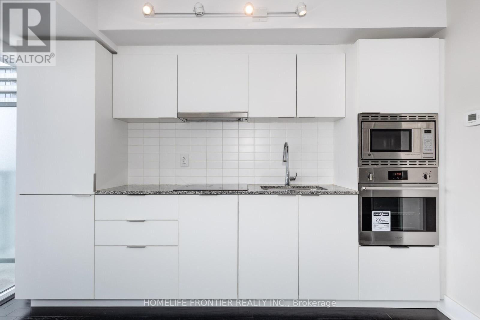 2310 - 955 Bay Street Property Photo 8