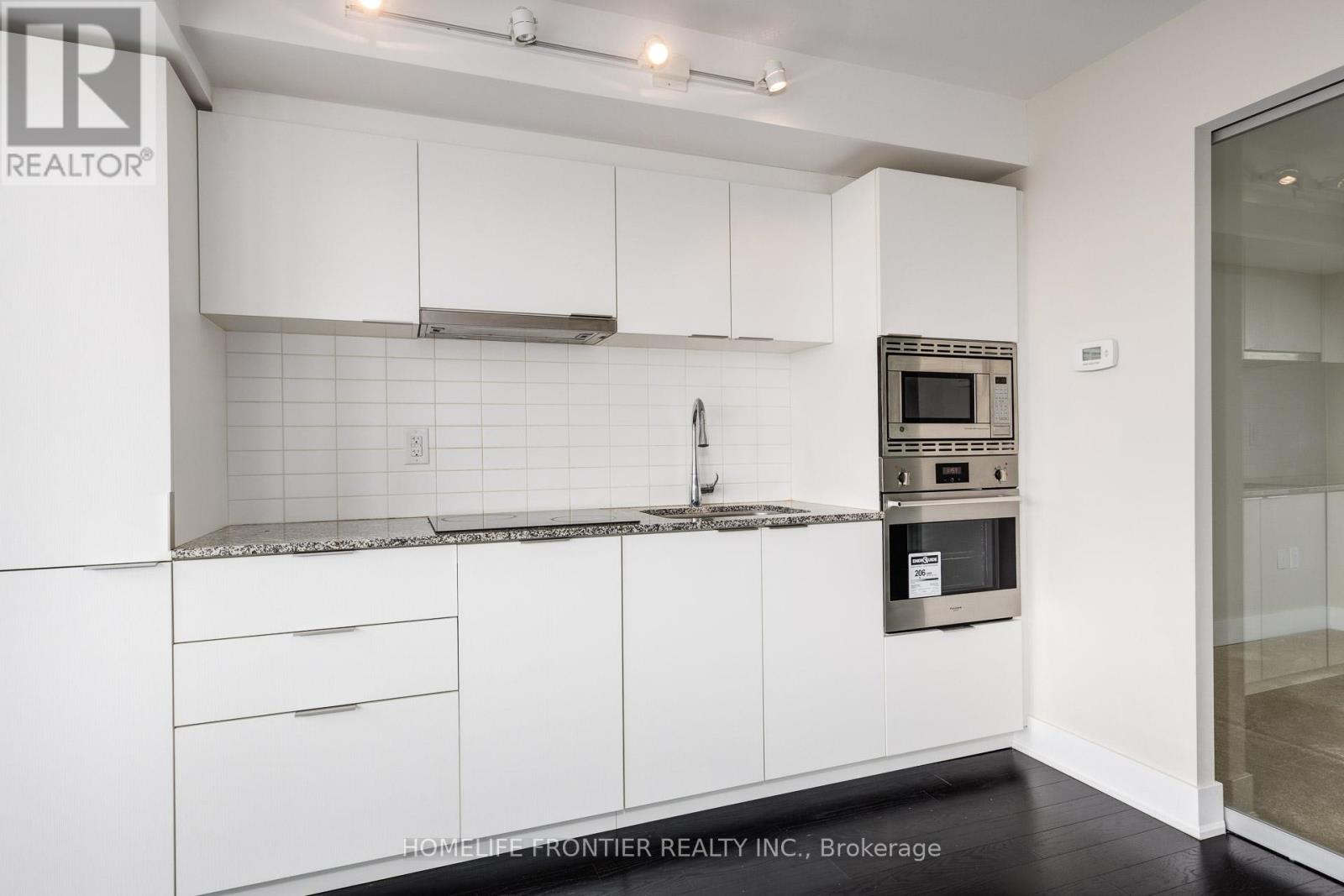 2310 - 955 Bay Street Property Photo 9