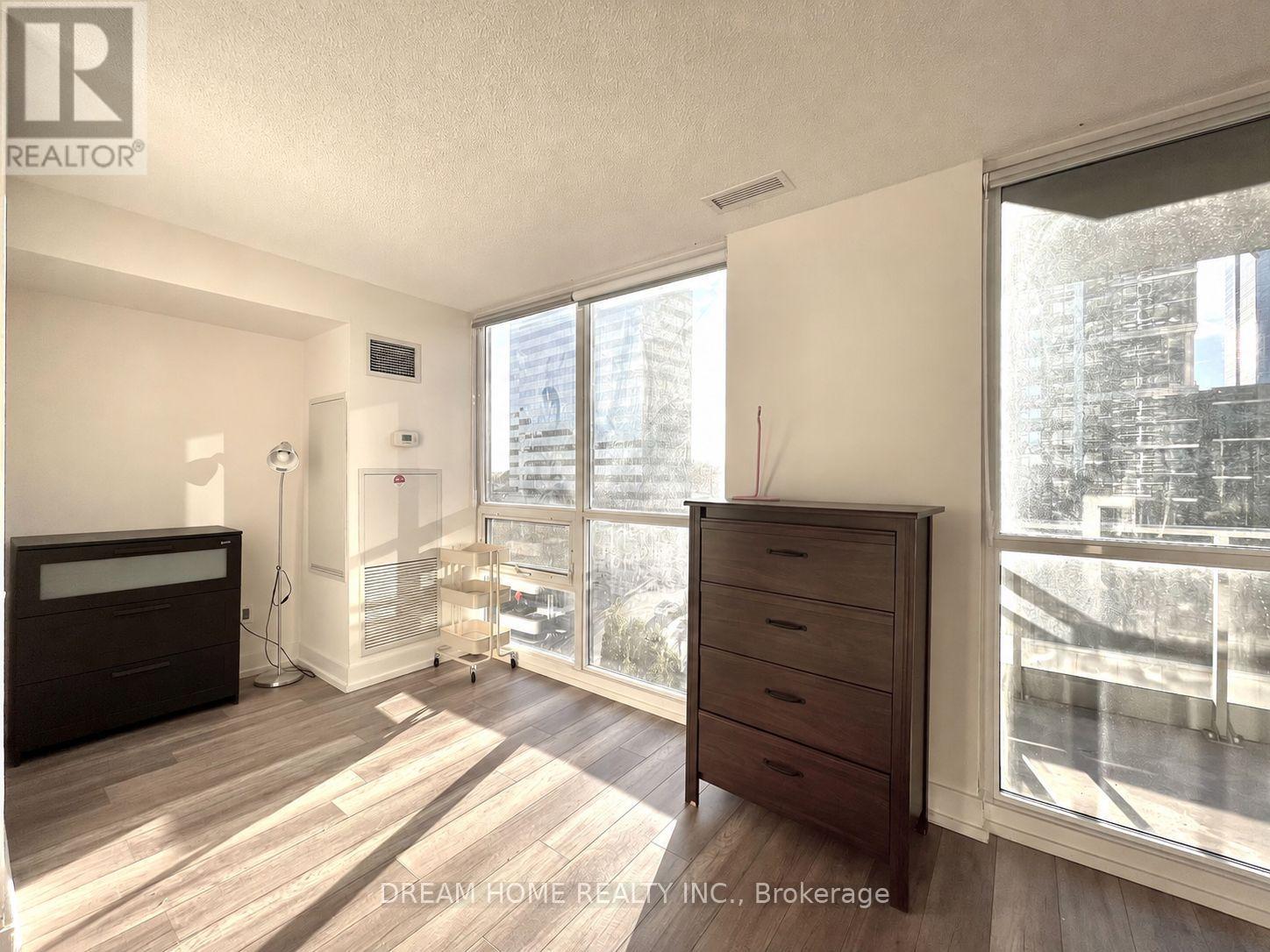 711 - 23 Sheppard Avenue E Property Photo 6