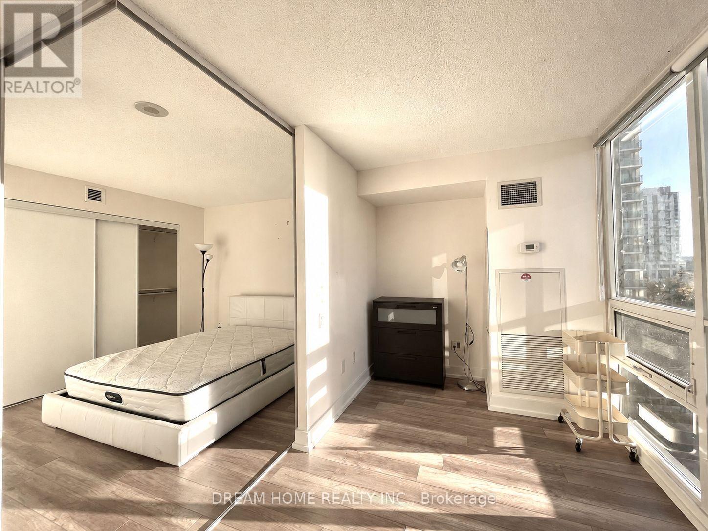 711 - 23 Sheppard Avenue E Property Photo 7