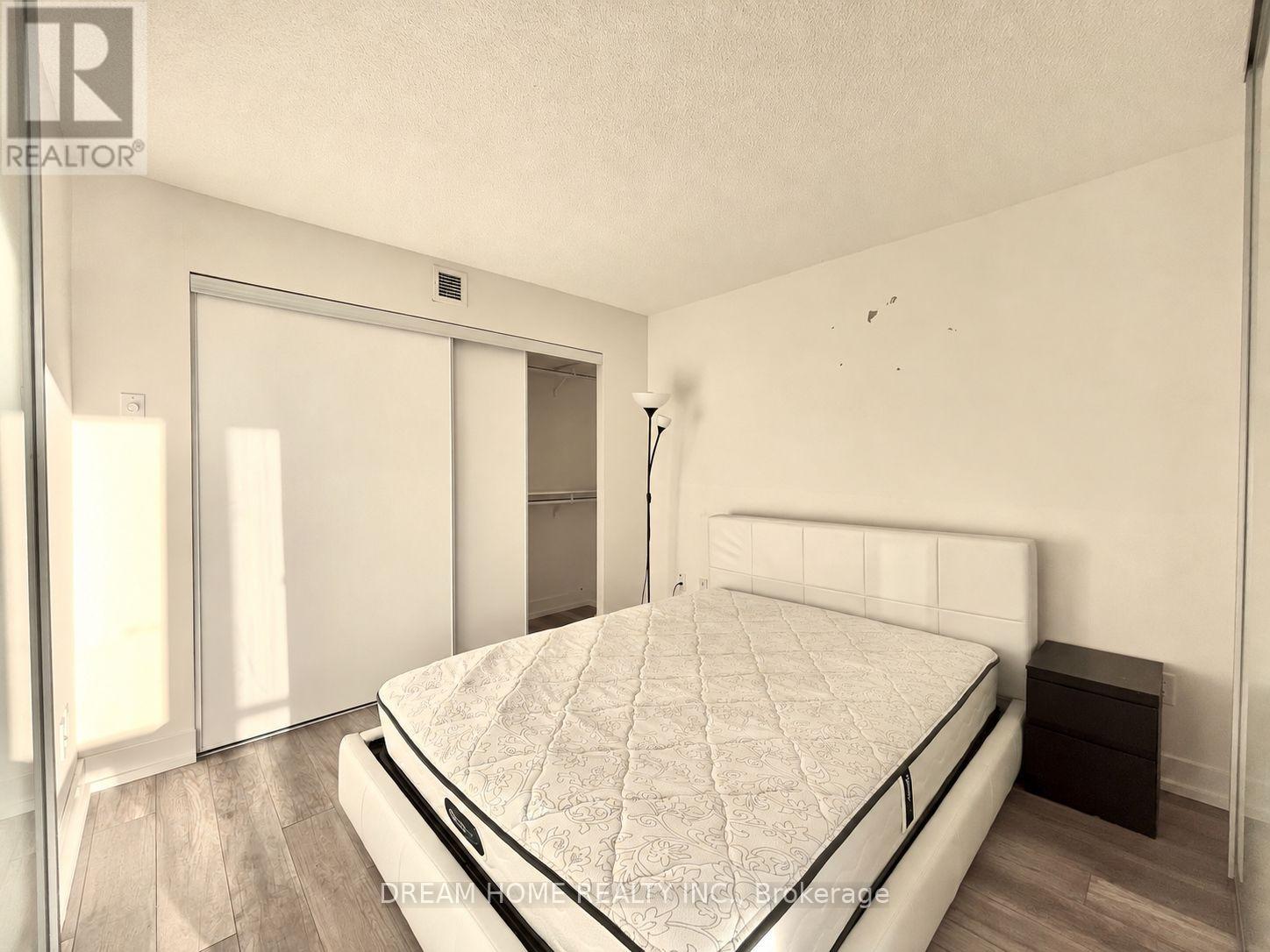 711 - 23 Sheppard Avenue E Property Photo 8