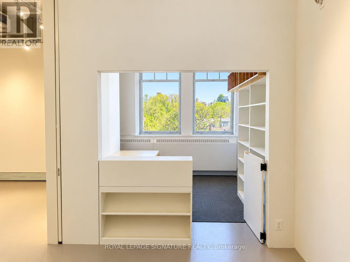 302 - 180 Shaw Street Property Photo 5