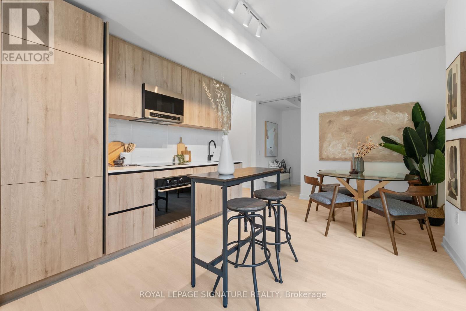 3102 - 117 Broadway Avenue Property Photo 2