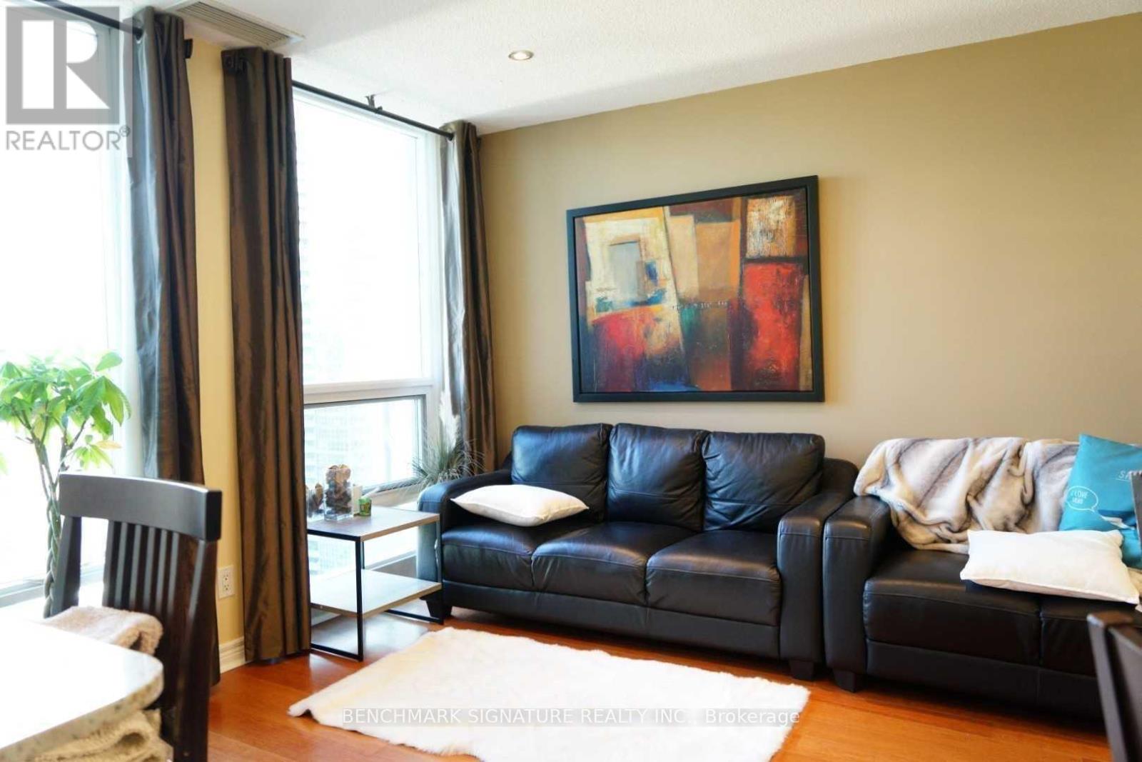 3102 - 763 Bay Street Property Photo 2
