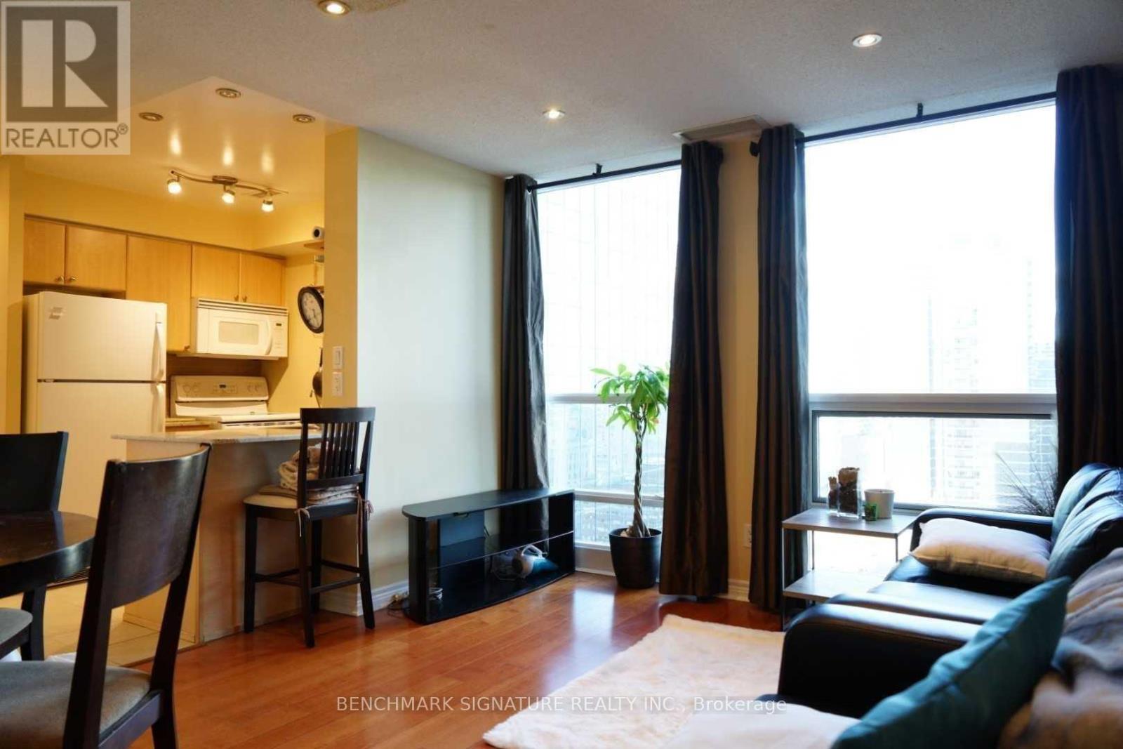 3102 - 763 Bay Street Property Photo 3
