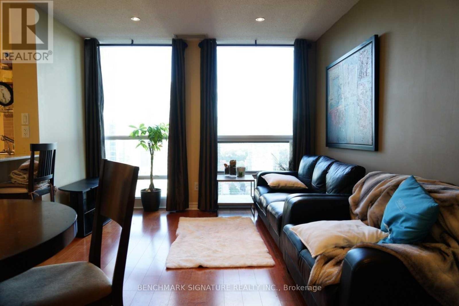 3102 - 763 Bay Street Property Photo 4