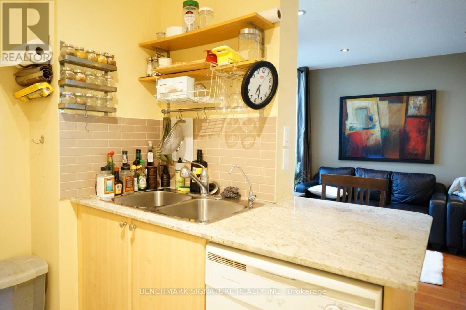 3102 - 763 Bay Street Property Photo 6