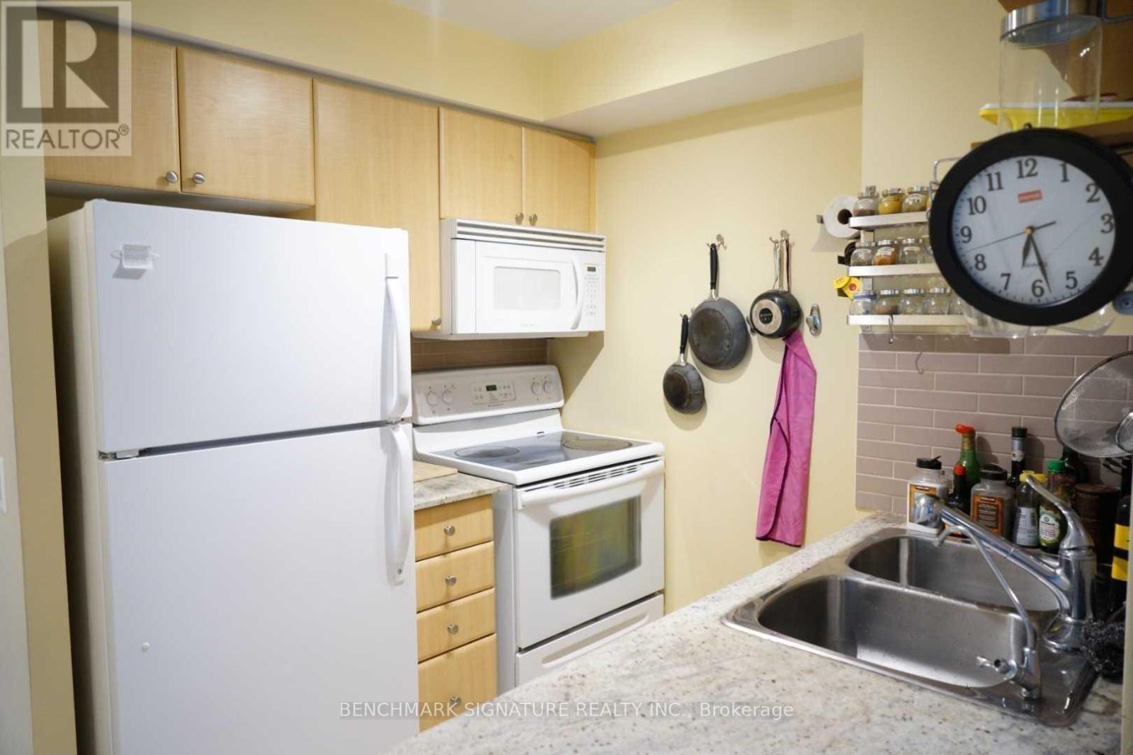 3102 - 763 Bay Street Property Photo 8