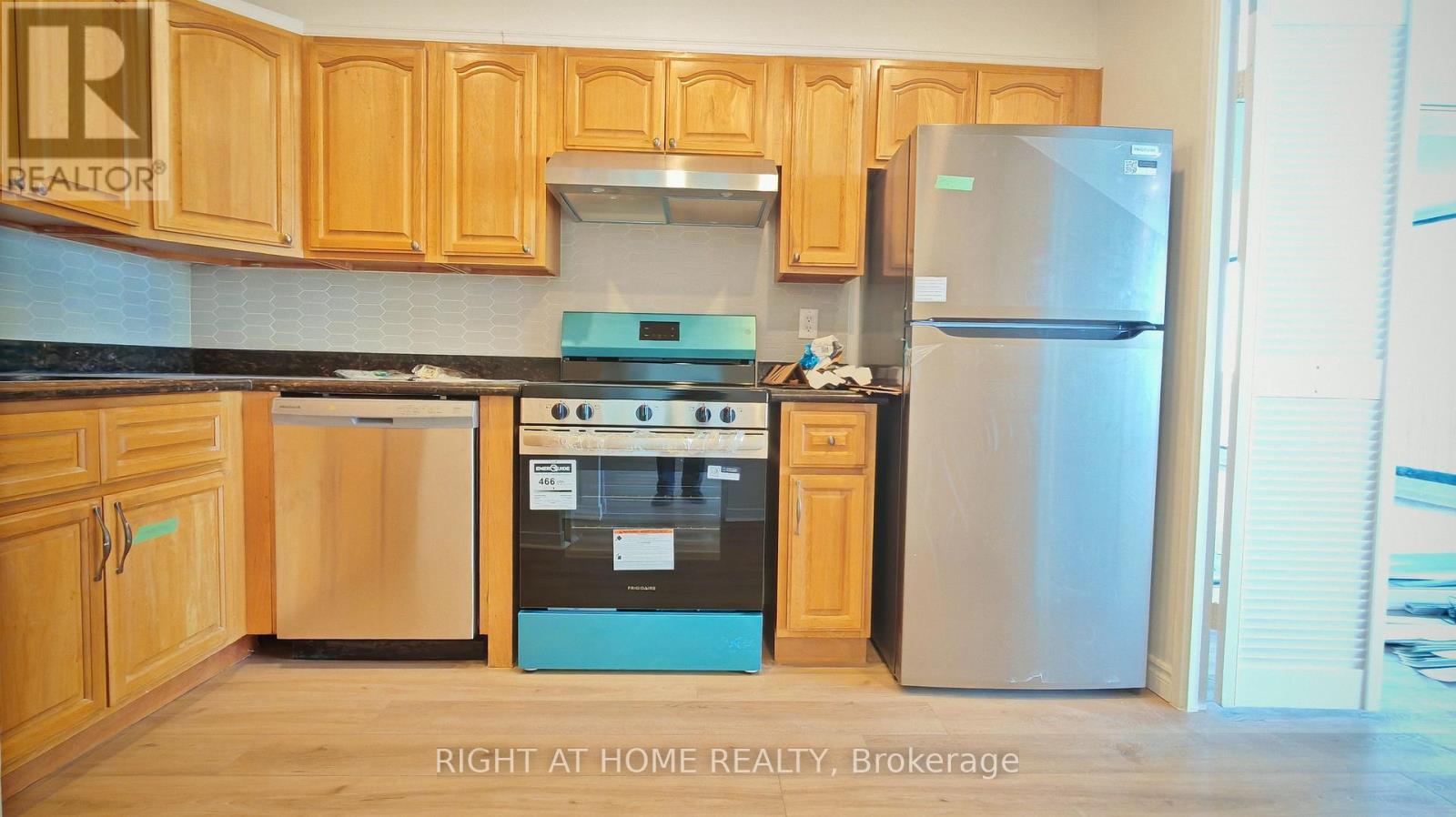 2434 - 33 Harbour Square Property Photo 5